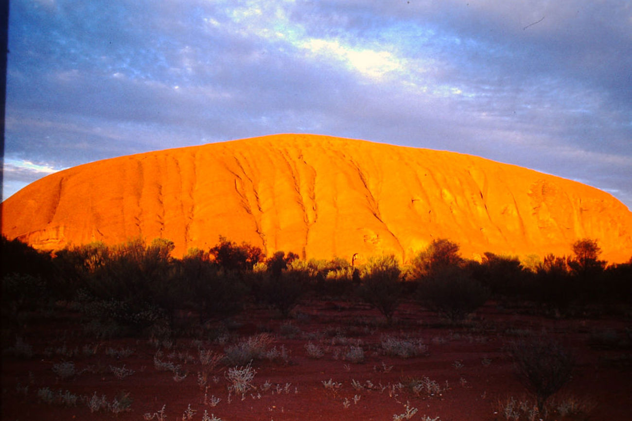 Für mich gilt: kein Marsch auf den Uluru, denn der Berg ist heilig. | Foto: Isabelle Kürsteiner