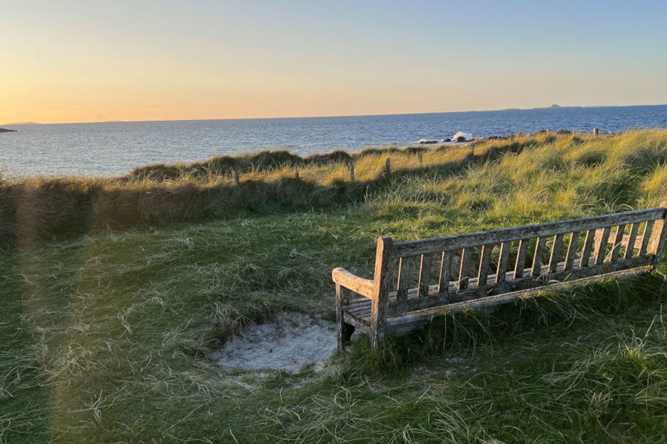 Die Bank am Meer als Meditationsbank. | Quelle: Lars Syring