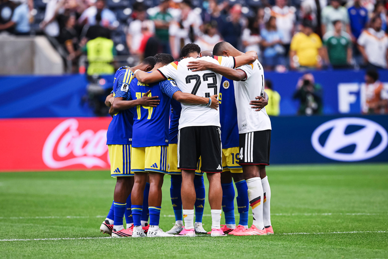 Fussball-WM 2026: Nach dem 7:1-Sieg von Deutschland gegen Curaçao versammeln sich einige Spieler im Mittelkreis und beten gemeinsam. | Foto: Imago/Ulmer/Teamfoto