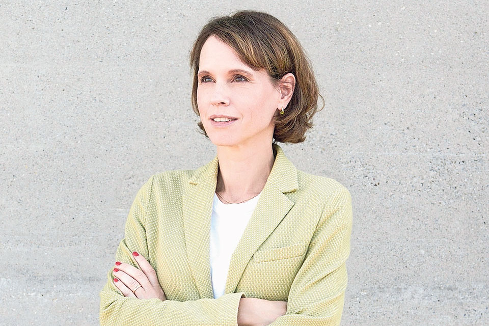 Barbara Bleisch ist Philosophin, Journalistin und Autorin. Seit 2011 moderiert sie die SRF-Sendung «Sternstunde Philosophie», seit 2025 ihren eigenen Podcast «Sternstunde Philosophie – Zimmer 42». | Foto: Mirjam Kluka
