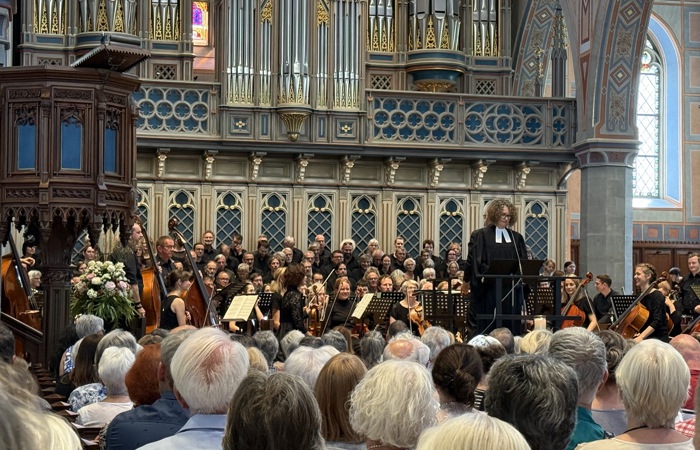 Beim Namen nennen – vom Frieden singen