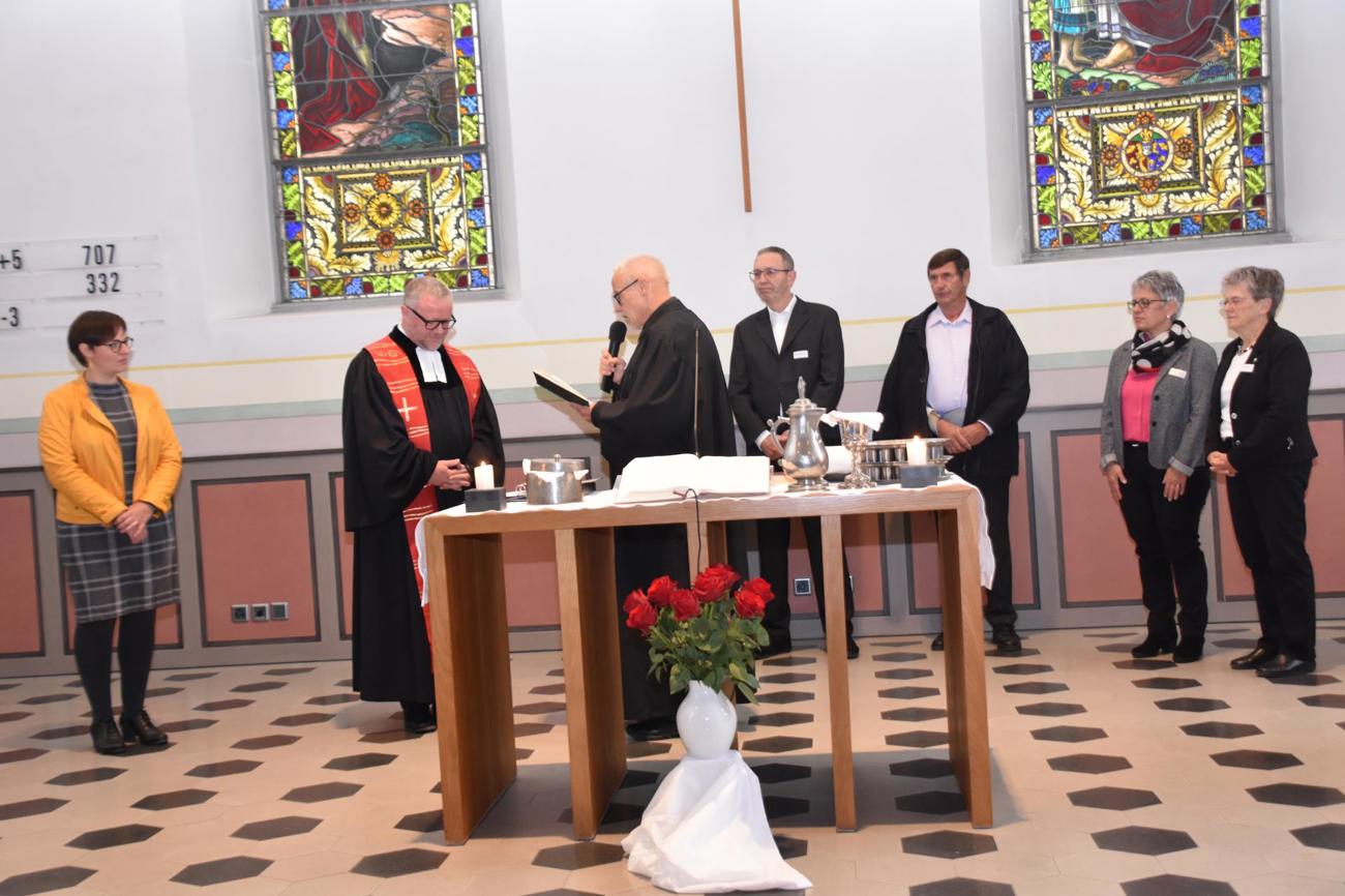 Einsetzung durch Kirchenratspräsident Koni Bruderer im Beisein der Kirchenvorsteherschaft