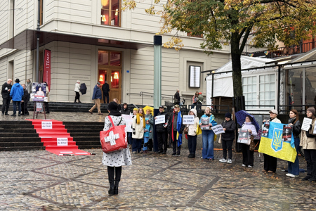 Kein roter Teppich für Anna Netrebko