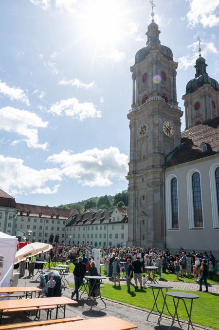 Gross und klein feiert in St. Gallen