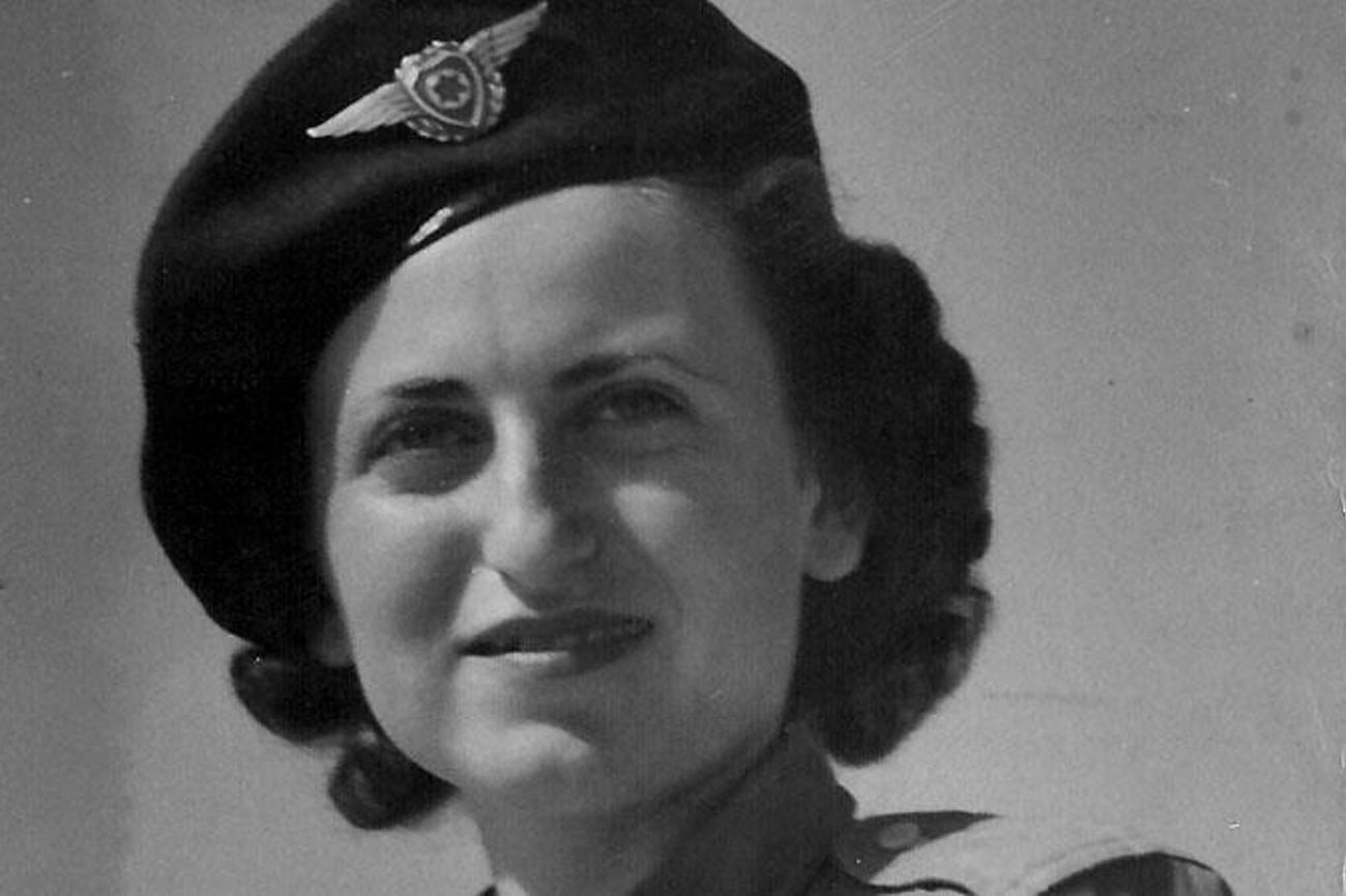 Regina Zimet, die im Versteck bei der Familie Della Valle Tagebuch führte und nach dem Krieg mit ihren Eltern nach Israel auswanderte, um das Jahr 1950.