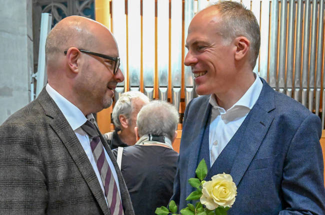 Die wichtigsten beiden Personen des Projekts: Idee und Konzept stammen von Organist Bernhard  Ruchti (r.) und Simon Hebeisen (Orgelbau Goll). Foto: Klaus Stadler