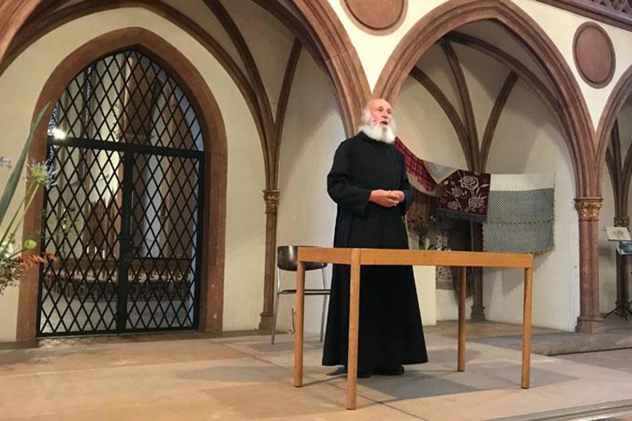 Der Benediktinerpater Anselm Grün sprach in Basel über die Kraft der Mystik, die den Alltag mit dem Spirituellen verbindet.