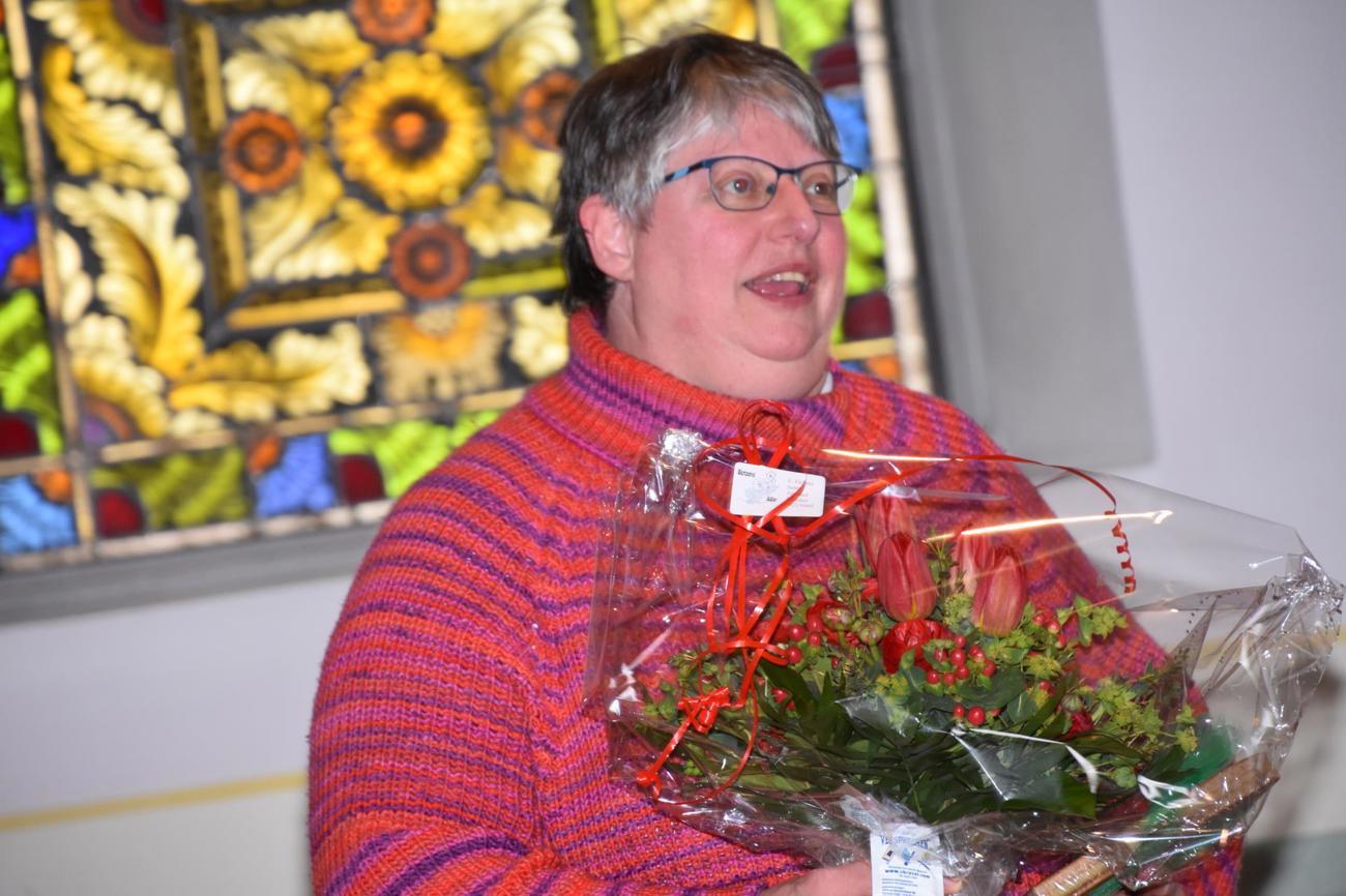 Bildlegende: Bei ihrer Wahl trug die neue Pfarrerin Barbara Signer, Walzenhausen rot.  Bild iks