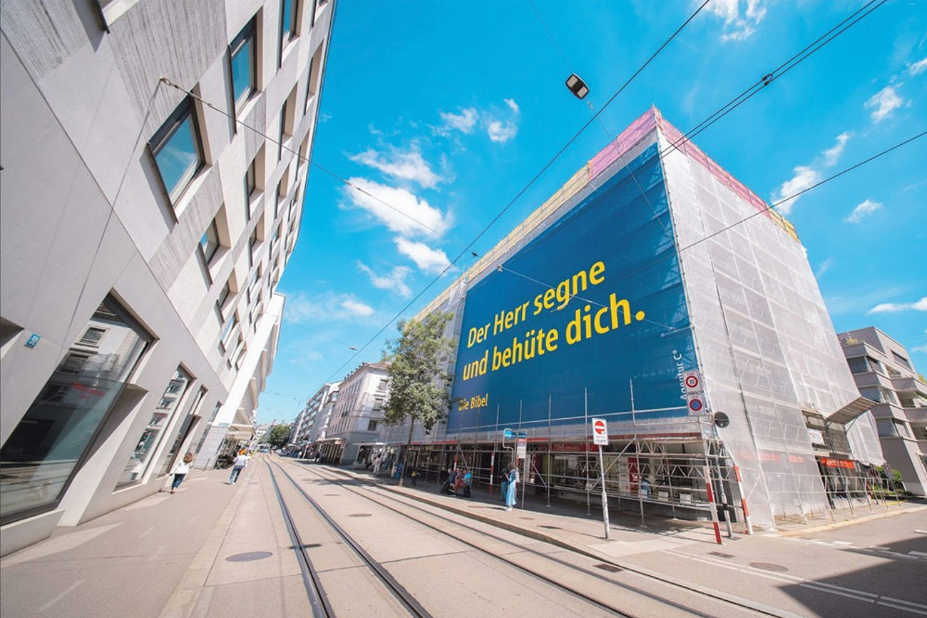 Riesiger biblischer Segen: Agentur C setzt auf die Wirkung der Plakate. | Foto: Richnerstutz