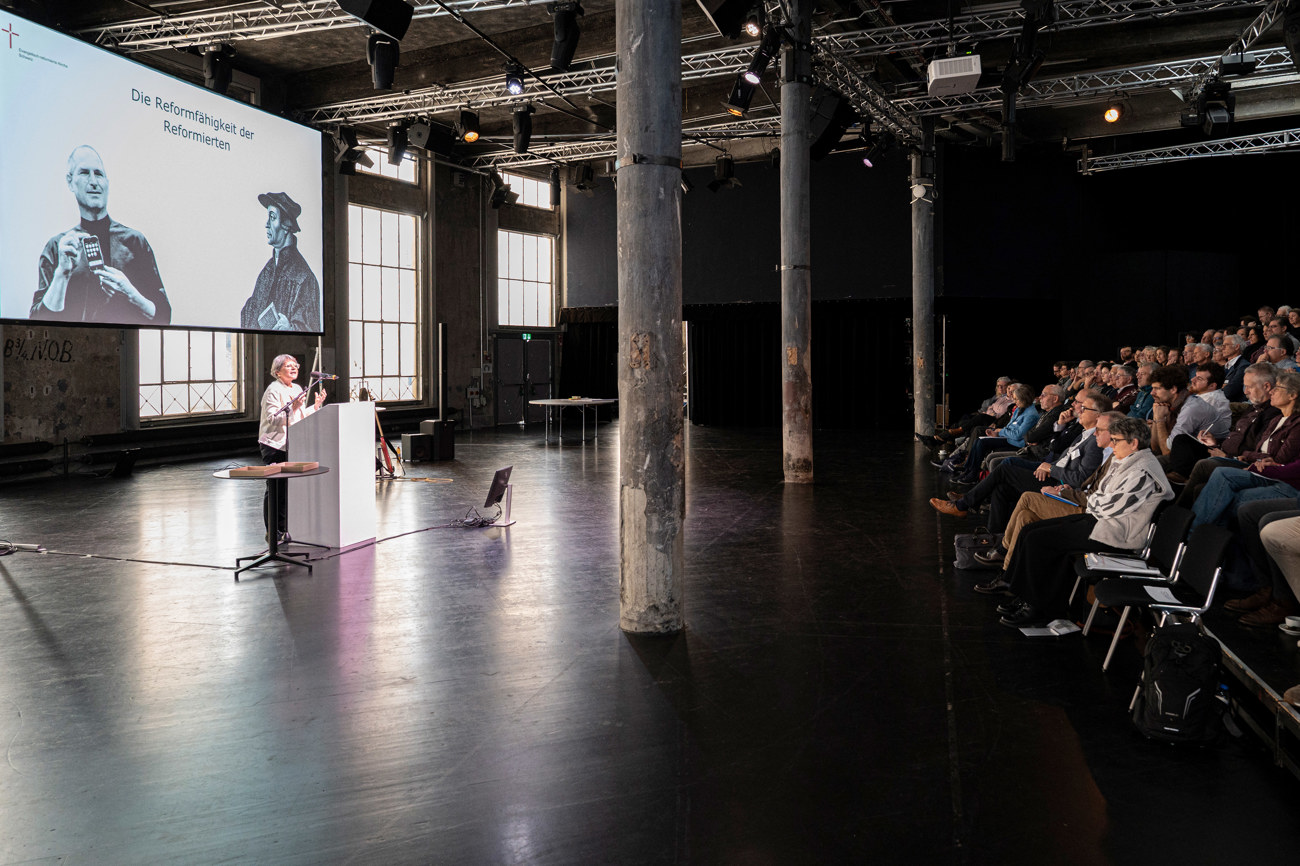 „Wie reformfähig sind die Reformierten?“ Rita Famos,  Präsidentin der Reformierten Kirche Schweiz (EKS), am Auftakt zur Verfassungsreform der St.Galler Kirche. Foto: Andreas Ackermann / kid