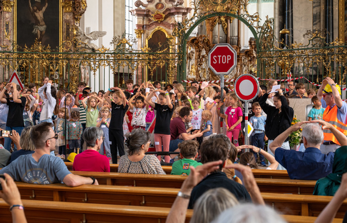 Gross und klein feiert in St. Gallen