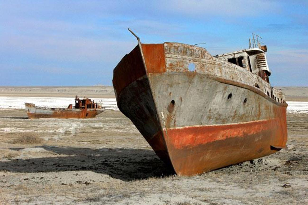 Schrumpfender Aralsee: Schiffe auf dem Trockenen.|Zhanat Kulenov/unesco.org