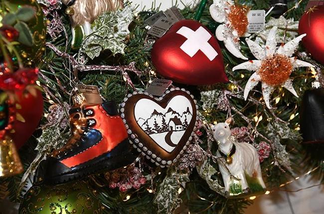 2301 Christbaumkugeln 11