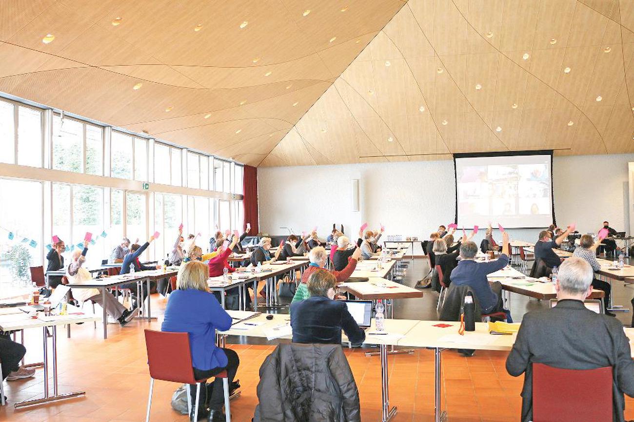 Die Synode stimmt für den Zukunftsfonds.
