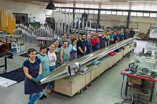 Zwei Dutzend Mitarbeitende waren für die grössten Pfeifen beschäftigt. Foto: Orguian Fitzau Zwei Dutzend Mitarbeitende waren für die grössten Pfeifen beschäftigt. Foto: Orguian Fitzau