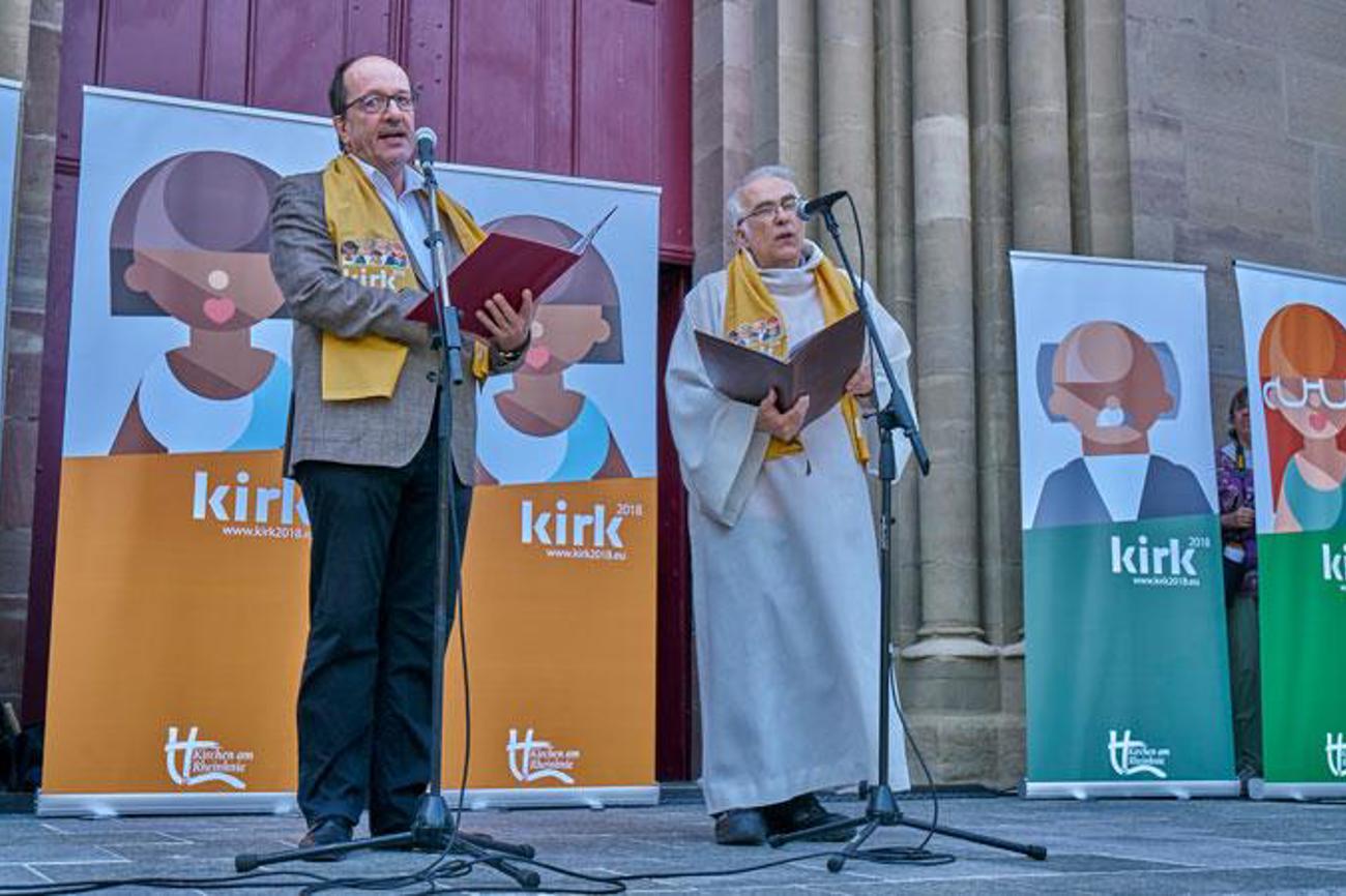Kirchenratspräsident Martin Stingelin (links) eröffnet den Kirchentag.|Daniel Spehr