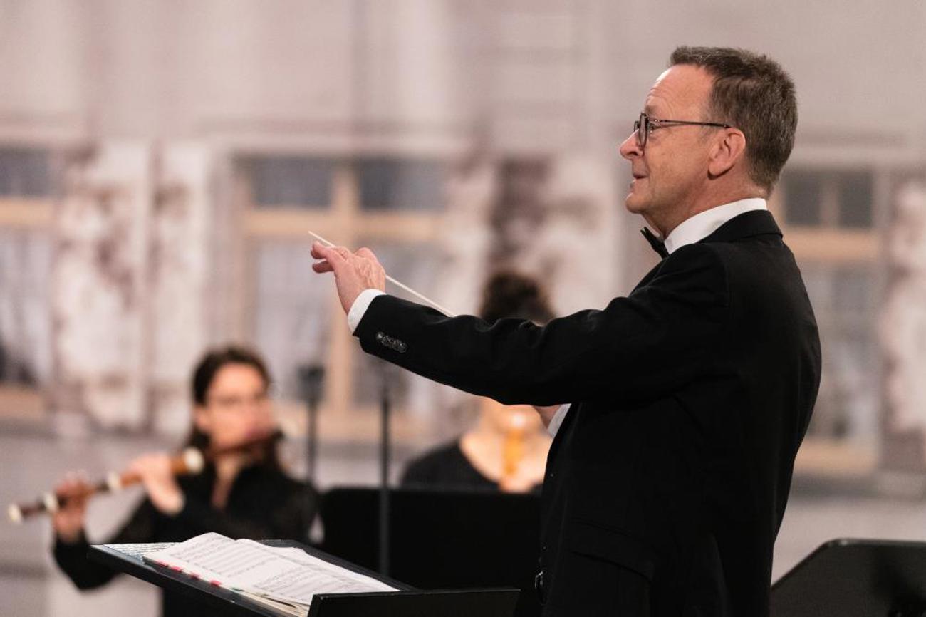 Der St. Galler Rudolf Lutz trägt seit kurzem den Ehrendoktortitel der Universität Zürich. Als künstlerischer Leiter und Dirigent der Bach-Stiftung ist er verantwortlich für die Aufführung des gesamten Vokalwerks von Johann Sebastian Bach. | Jelena Gernert